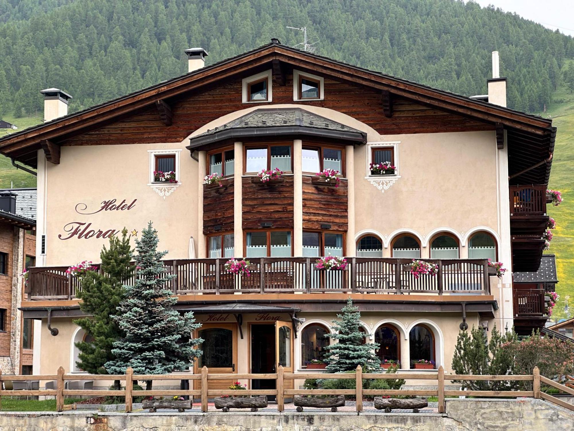 Hotel Flora Livigno Kültér fotó